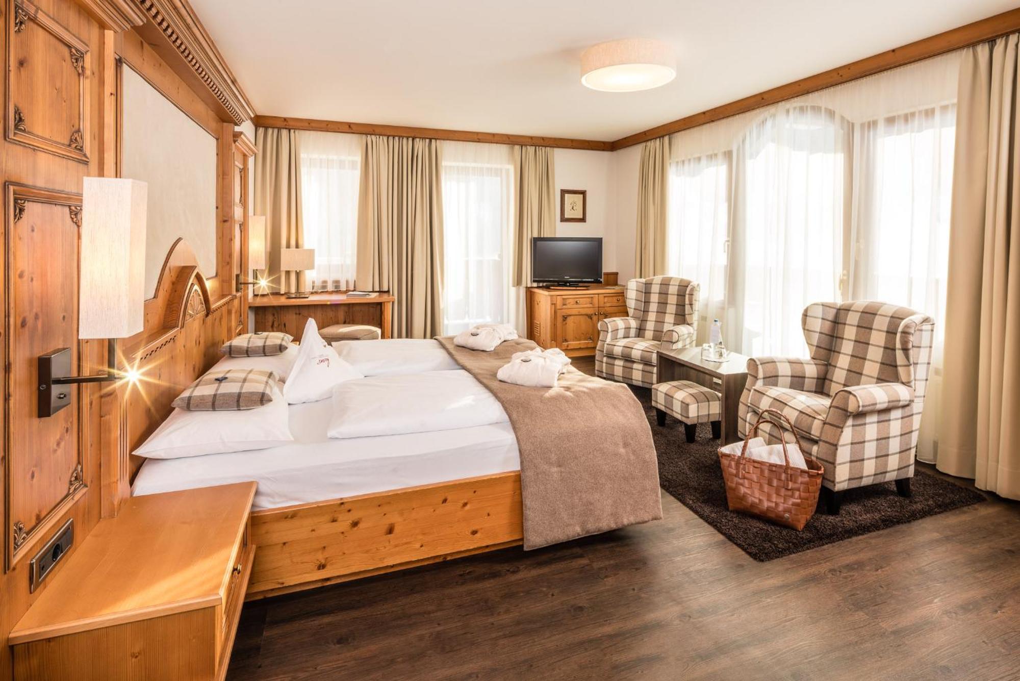Savoy Dolomites Luxury & Spa Hotel Selva di Val Gardena Exterior foto