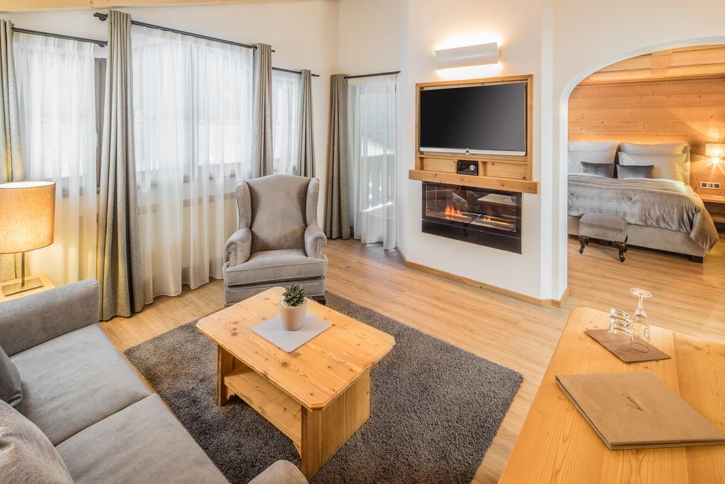 Savoy Dolomites Luxury & Spa Hotel Selva di Val Gardena Exterior foto
