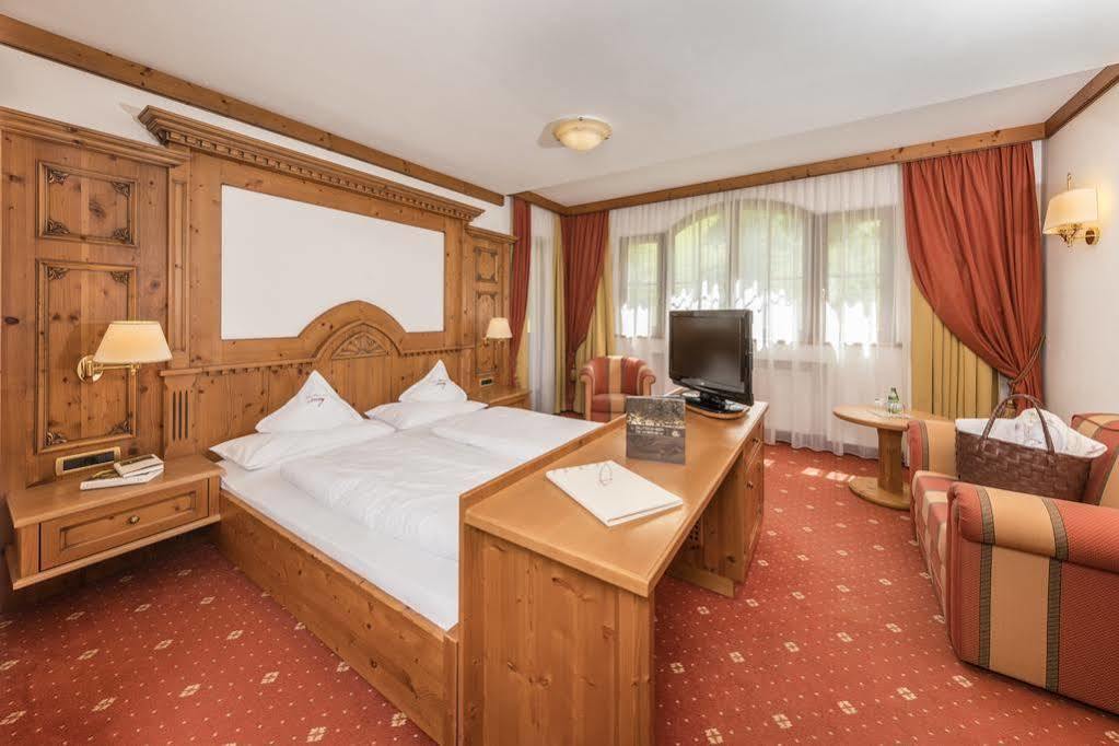 Savoy Dolomites Luxury & Spa Hotel Selva di Val Gardena Exterior foto